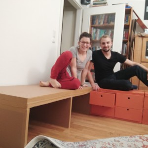 Wir sitzen auf den Möbeln, es hält und wir freuen uns!