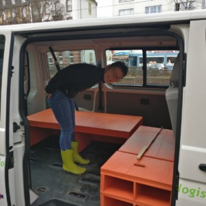 Das erste Bettteil, die Kommode und Schuhregal im Auto. Ausmessen und wirken lassen.